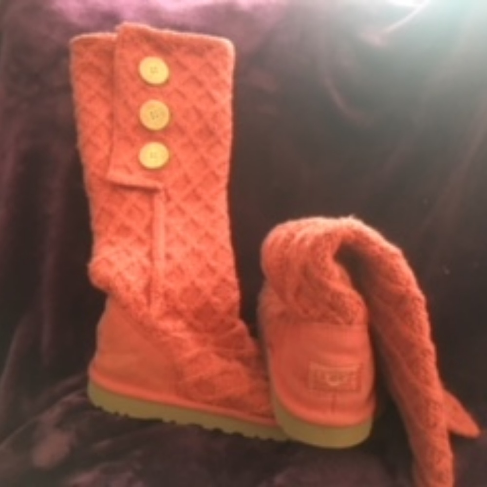 Uggg  CORAL Knit Boot